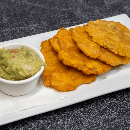 Guacamole con Tostones o Chips.