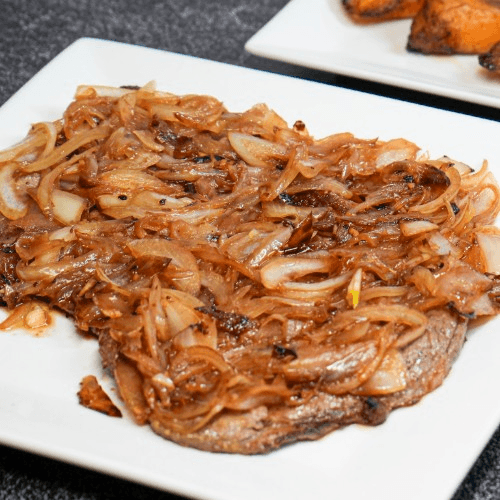 Bistec Encebollado.